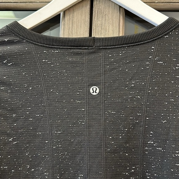 Lululemon Back In Action Long Sleeve Shirt Size 8 - Picture 6 of 6